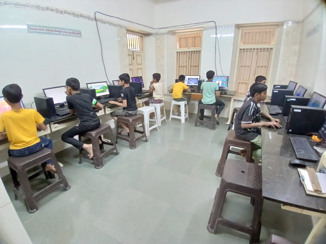RookiGuru learners working together